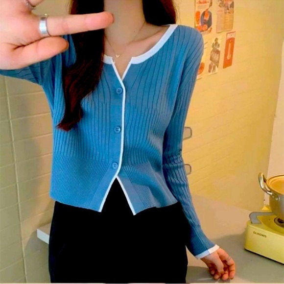 Women’s Tops Small Blue Long Sleeves sweater Knit new - Picture 1 of 6